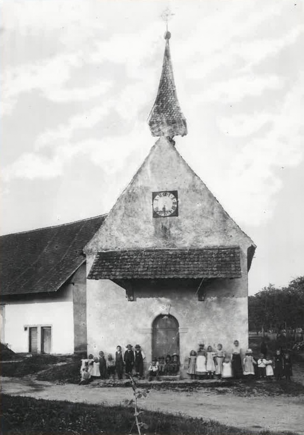 Chäppeli St. Fridolin, das einzige Gotteshaus in Riburg, beliebter Treffpunkt und Foto-
kulisse (um 1900).